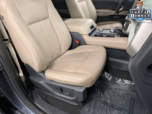 Used 2024 Ford Expedition XLT AWD/4WD image 29