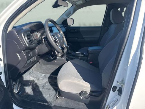 Used 2022 Toyota Tacoma SR image 9