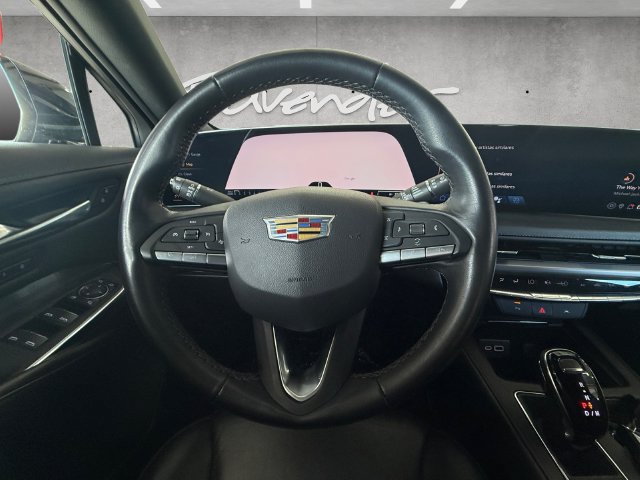 Used 2025 Cadillac XT4 Premium Luxury FWD image 21