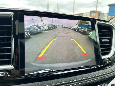 Used 2023 Chrysler Pacifica Limited FWD image 26
