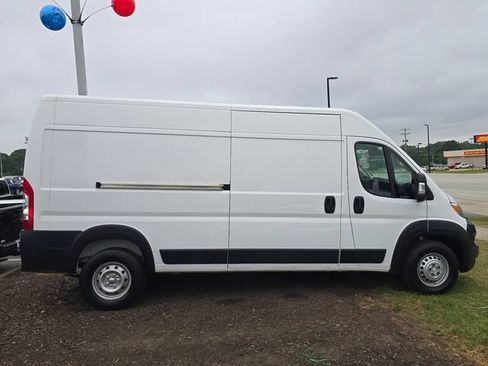 Used 2025 RAM ProMaster 2500 w/ Convenience Group FWD image 2