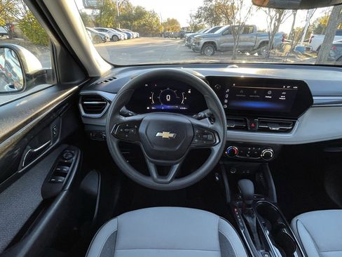 Used 2025 Chevrolet TrailBlazer LT image 11