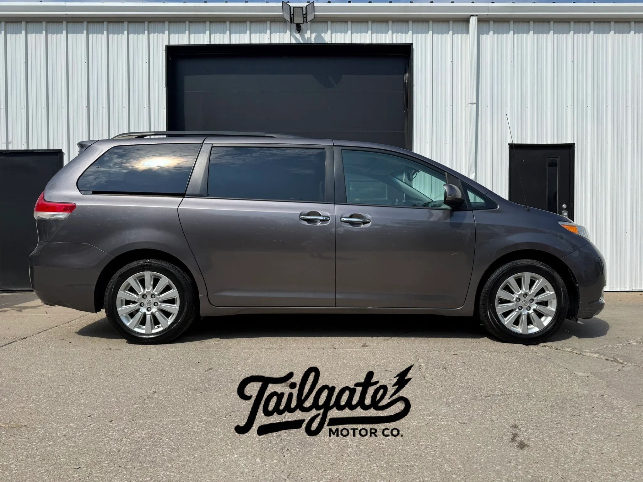 Used 2013 Toyota Sienna XLE AWD/4WD image 1