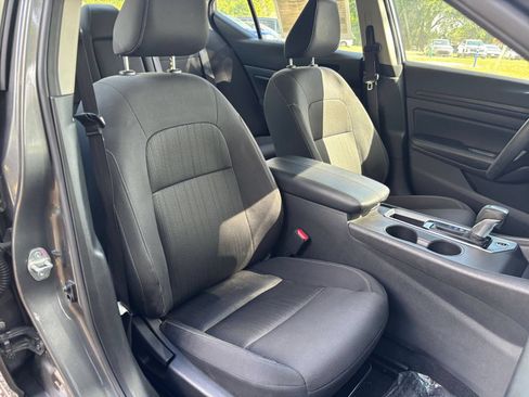 Used 2025 Nissan Altima 2.5 SV FWD image 37