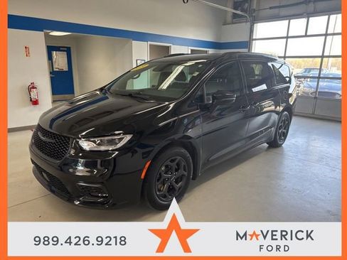 Used 2021 Chrysler Pacifica Limited w/ S Appearance Package FWD image 1