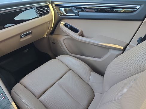 Used 2021 Porsche Macan S image 15