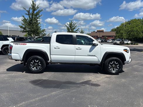 Used 2023 Toyota Tacoma TRD Off-Road AWD/4WD image 10