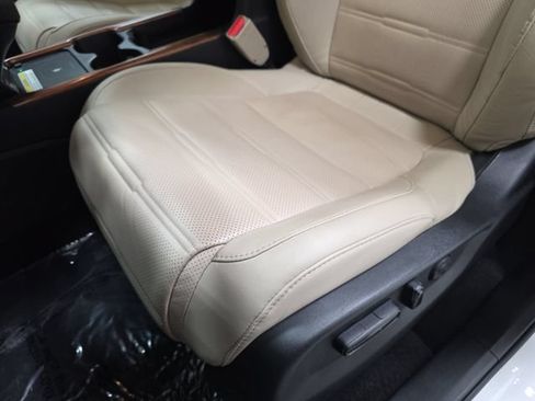 Used 2022 Honda CR-V Touring image 28