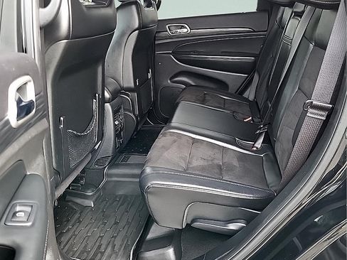 Used 2019 Jeep Grand Cherokee Altitude AWD/4WD image 12