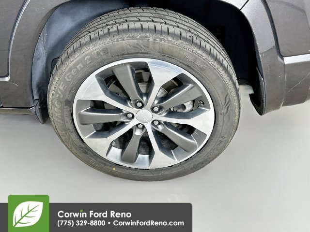 Used 2019 Jeep Cherokee Overland w/ Technology Group AWD/4WD image 35