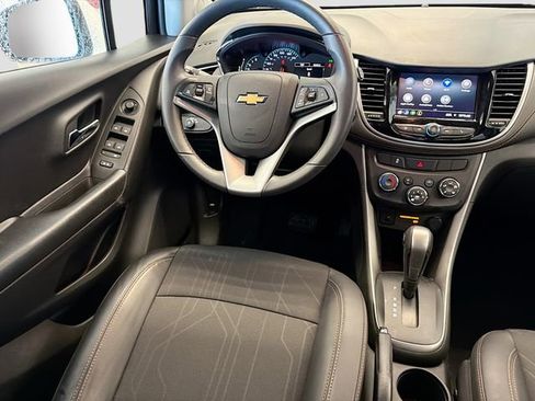 Certified 2022 Chevrolet Trax LT w/ LT Convenience Package image 20