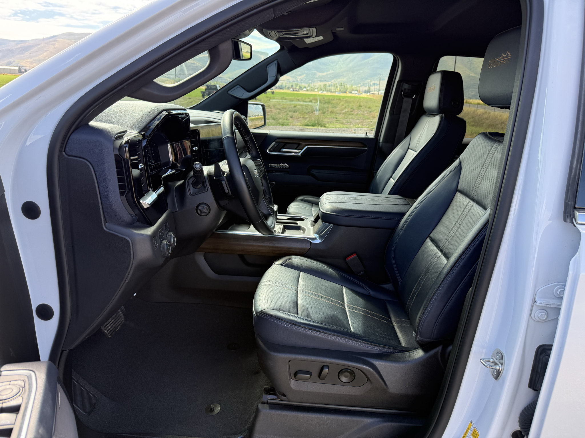 Used 2023 Chevrolet Silverado 1500 High Country AWD/4WD image 16