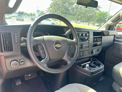 Used 2025 Chevrolet Express 3500 LT w/ LT Preferred Equipment Group RWD image 17
