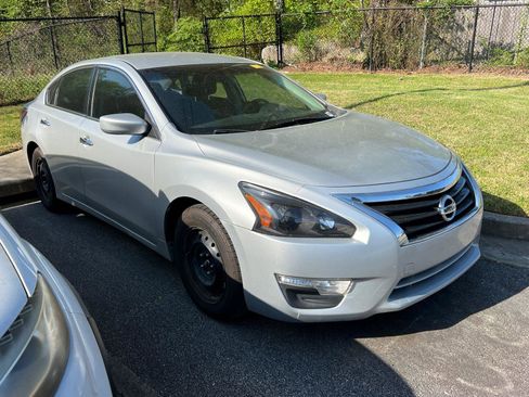 Used 2014 Nissan Altima 2.5 S image 3