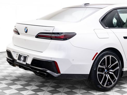 Certified 2024 BMW 760i xDrive image 34