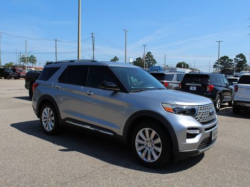 Used 2021 Ford Explorer Limited w/ Equipment Group 301A RWD image 4