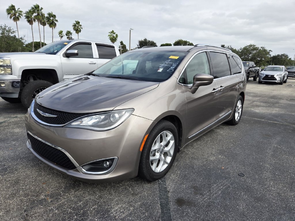 Used 2018 Chrysler Pacifica Touring-L Plus FWD image 3
