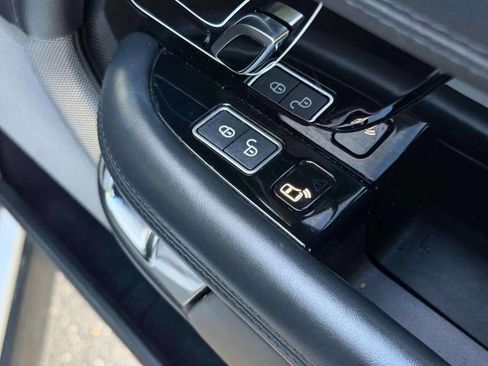 Used 2018 Land Rover Range Rover Long Wheelbase Supercharged image 39