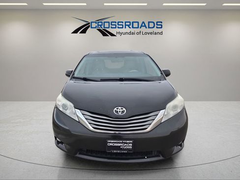 Used 2014 Toyota Sienna XLE image 8