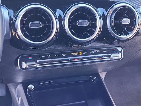 Used 2023 Mercedes-Benz GLB 250 4MATIC image 13