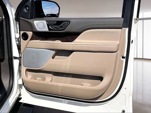 Used 2022 Lincoln Navigator Reserve AWD/4WD image 19