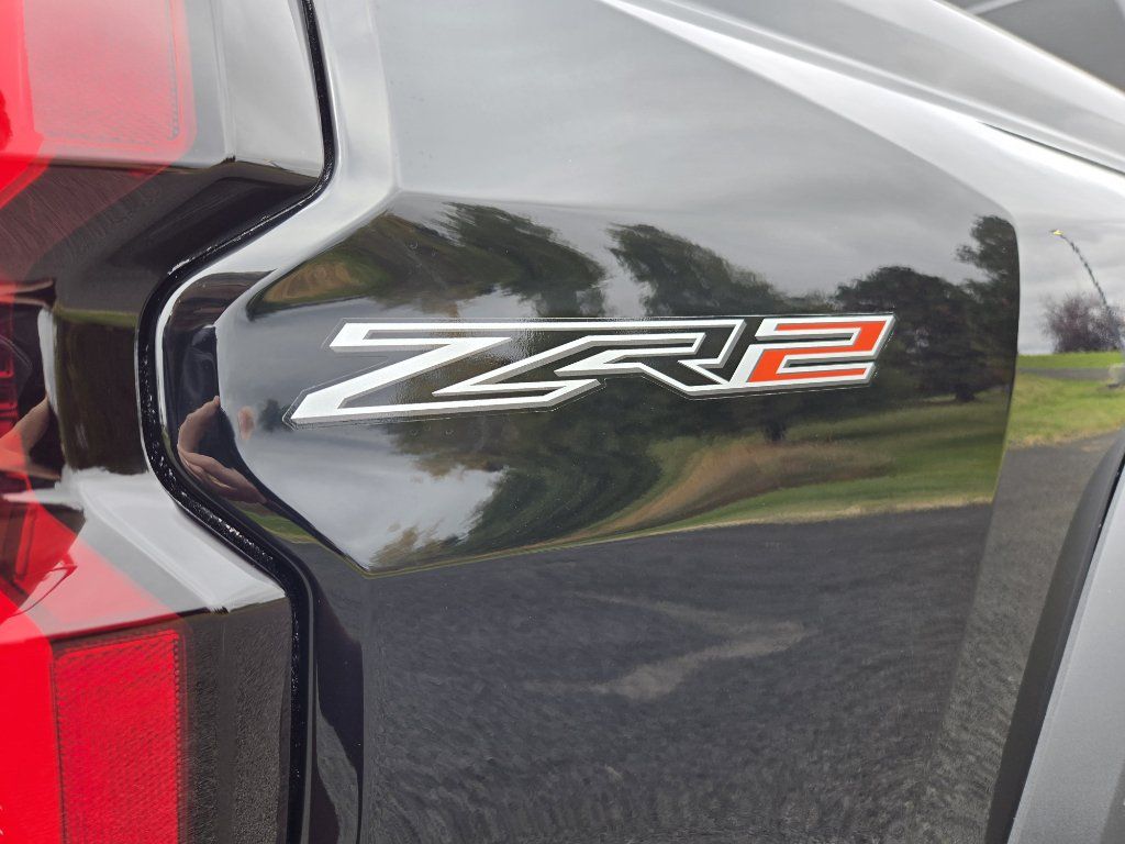 New 2026 Chevrolet Colorado ZR2 w/ Technology Package AWD/4WD image 6