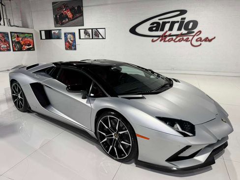 Used 2018 Lamborghini Aventador S image 17
