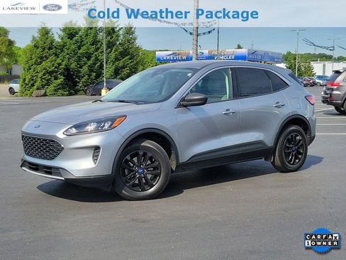 Certified 2022 Ford Escape SE w/ Cold Weather Package AWD/4WD image 1
