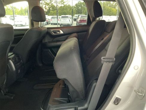 Used 2018 Nissan Pathfinder SV AWD/4WD image 16