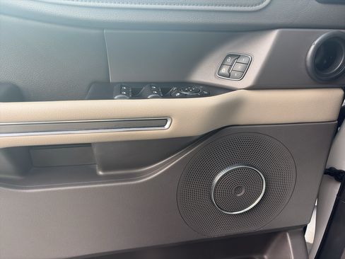 Used 2019 Ford Expedition XLT w/ Equipment Group 202A RWD image 9