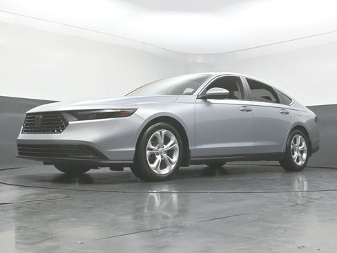 Used 2025 Honda Accord LX image 44