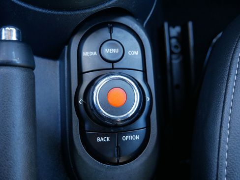 Used 2021 MINI Cooper 2-Door Hardtop w/ Storage Package image 30