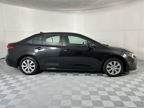 Used 2022 Toyota Corolla LE FWD image 9