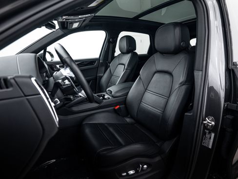 Certified 2021 Porsche Cayenne image 5
