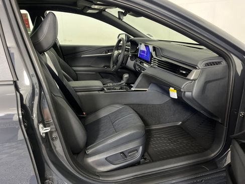 Used 2025 Toyota Camry XSE image 28