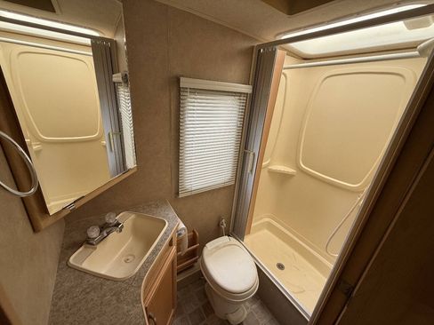 Used 2006 Ford E-450 and Econoline 450 RWD image 22