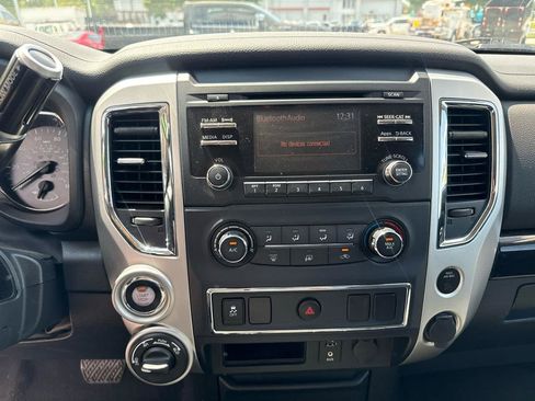 Used 2017 Nissan Titan SV AWD/4WD image 14