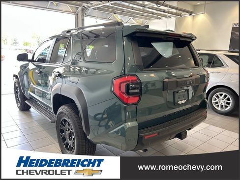 Used 2025 Toyota 4Runner TRD Off-Road Premium AWD/4WD image 5