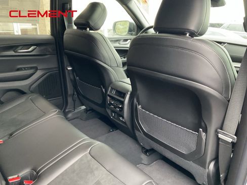 New 2025 Jeep Grand Cherokee Altitude image 23