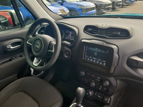 Used 2021 Jeep Renegade Latitude AWD/4WD image 8