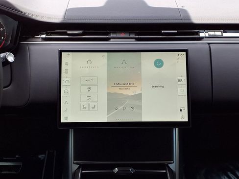 Certified 2025 Land Rover Range Rover SE AWD/4WD image 17