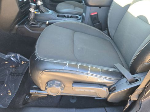 Used 2020 Jeep Wrangler Unlimited Sport AWD/4WD image 31
