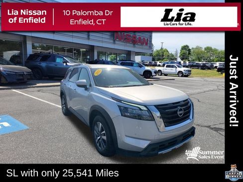 Used 2025 Nissan Pathfinder SL AWD/4WD image 1