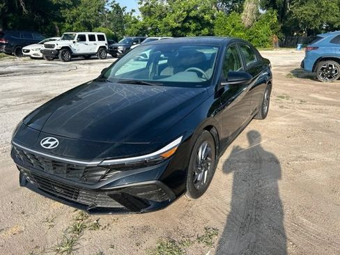 Used 2024 Hyundai Elantra SEL FWD image 2