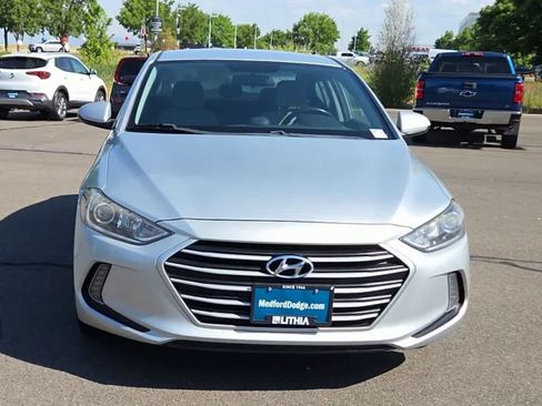 Used 2017 Hyundai Elantra SE w/ SE A/T Tech Package 03 FWD image 3