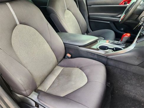 Used 2022 Toyota Camry LE image 10