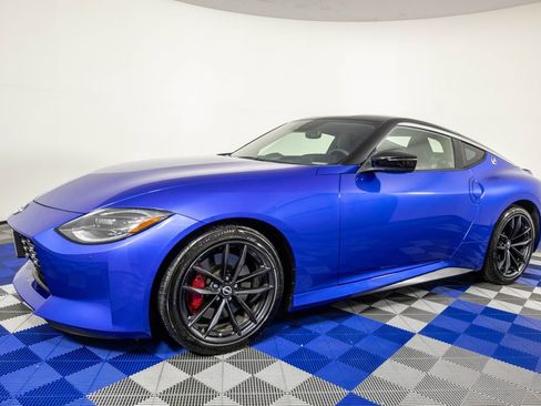 Used 2024 Nissan Z Performance w/ Floor Mat Package RWD image 2