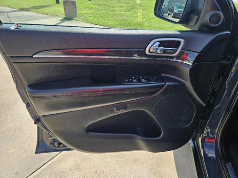Used 2018 Jeep Grand Cherokee Trailhawk AWD/4WD image 11