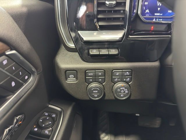 Used 2025 Chevrolet Silverado 1500 High Country w/ Midnight Edition AWD/4WD image 19