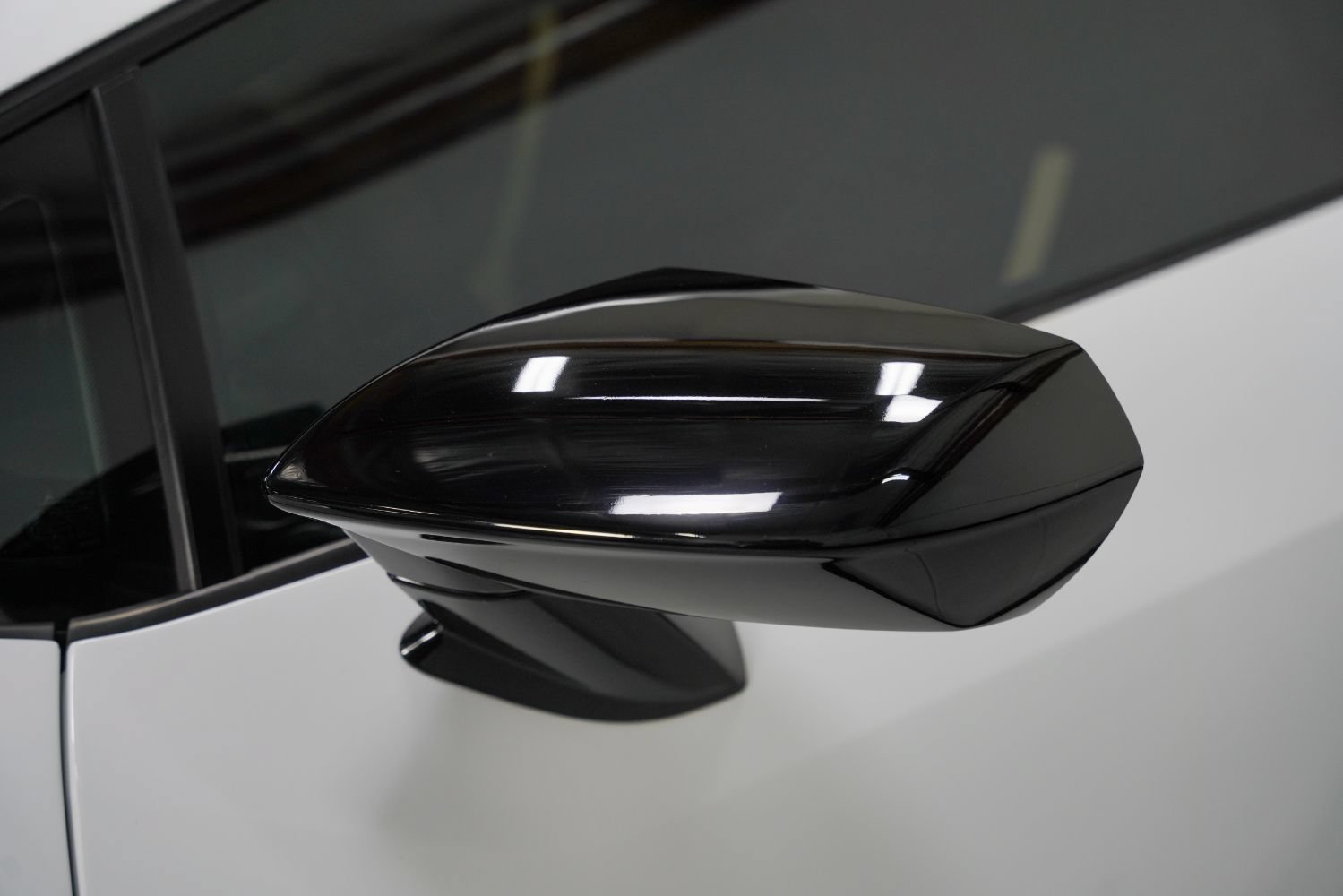 Used 2018 Lamborghini Huracan Performante AWD/4WD image 15